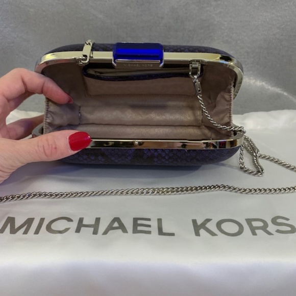 CUTE! NWT Michael Kors Elsie Blue Dome Clutch - Picture 3 of 4